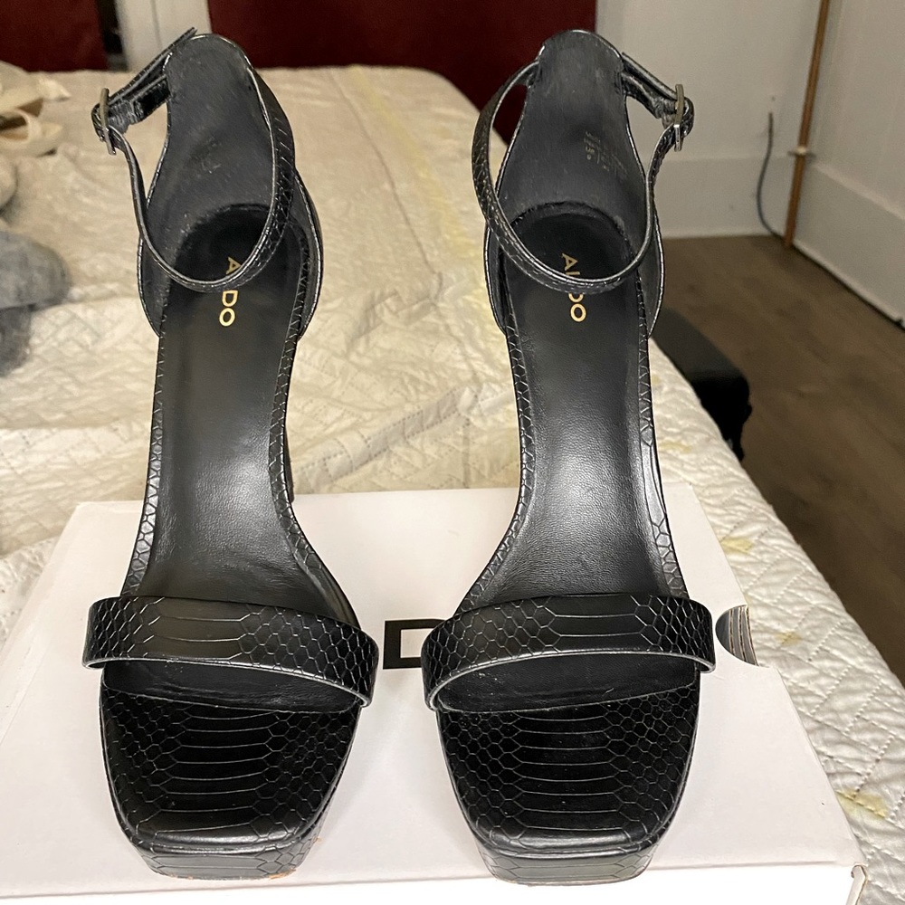 Aldo black snake skin heels